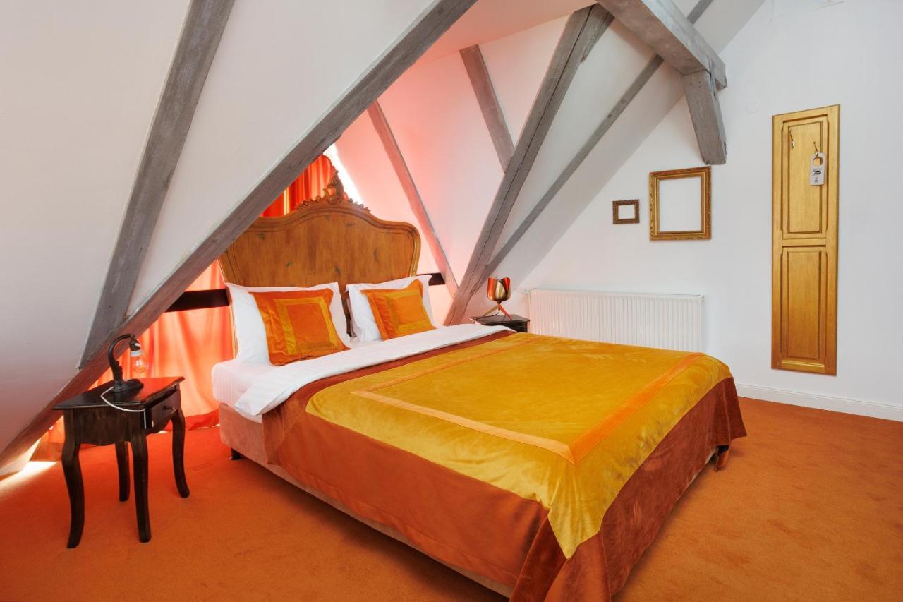 Conacul Archia Hotel Дева Екстериор снимка