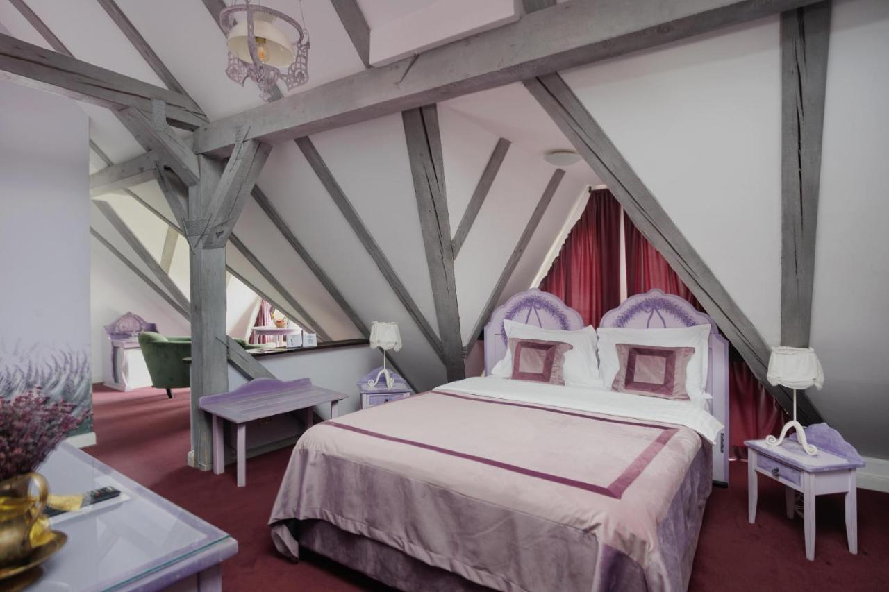 Conacul Archia Hotel Дева Екстериор снимка