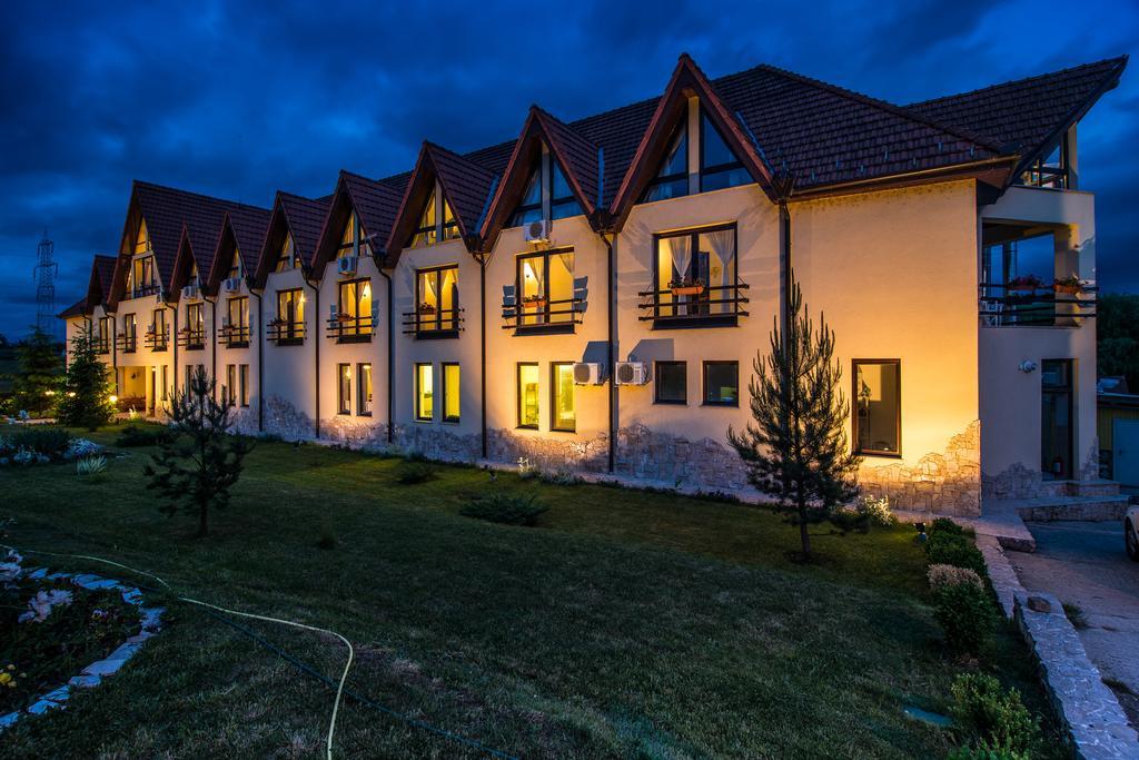 Conacul Archia Hotel Дева Екстериор снимка